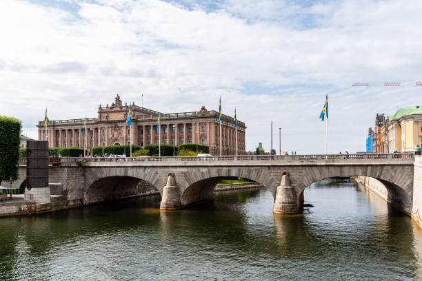 sveriges riksdag, izba parlamentu w sztokholmie - sveriges helgeandsholmen zdjęcia i obrazy z banku zdjęć