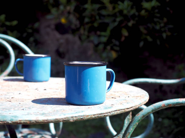 colazione primaverile all'aperto - morning italy shadow sunlight foto e immagini stock