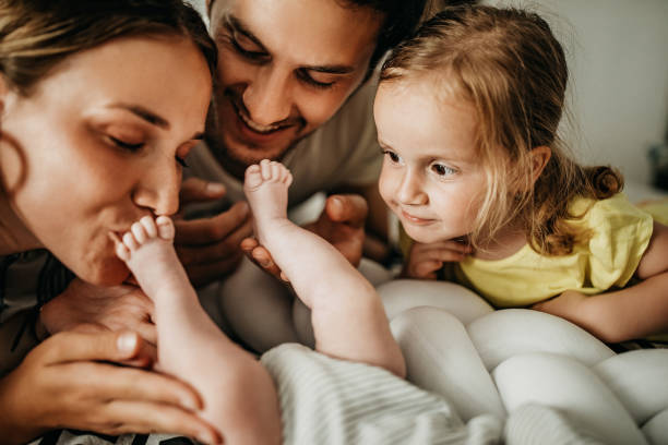 jesteśmy uroczą rodziną - family child father mother zdjęcia i obrazy z banku zdjęć