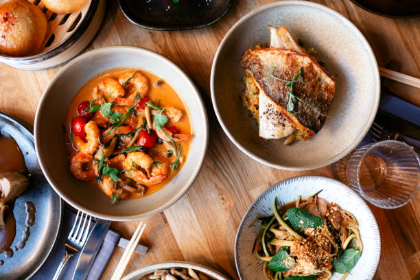 동남 아시아, 전형적인 아시아 음식의 혼합의 위에서 보기 - tuna food table dinner 뉴스 사진 이미지