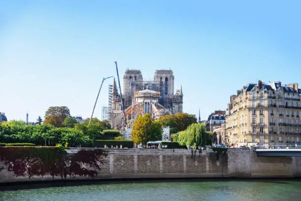 Photo of Notre de Paris rebuilding with the scaffolding