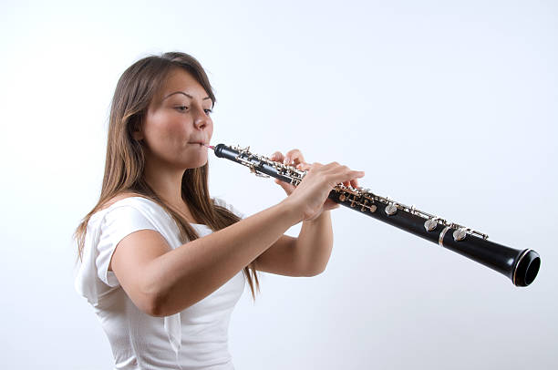 hermoso oboist - oboe fotografías e imágenes de stock