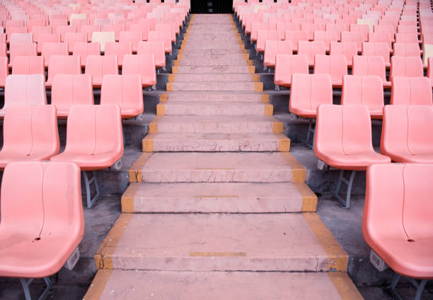 plastikowe siedzenia pierścieniowe w otwartym gimnazjum - school gymnasium plastic furniture event zdjęcia i obrazy z banku zdjęć