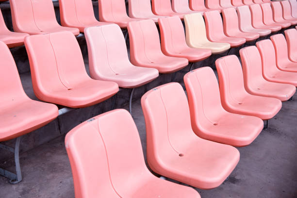 plastikowe siedzenia pierścieniowe w otwartym gimnazjum - school gymnasium plastic furniture event zdjęcia i obrazy z banku zdjęć