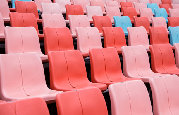 plastikowe siedzenia pierścieniowe w otwartym gimnazjum - school gymnasium plastic furniture event zdjęcia i obrazy z banku zdjęć