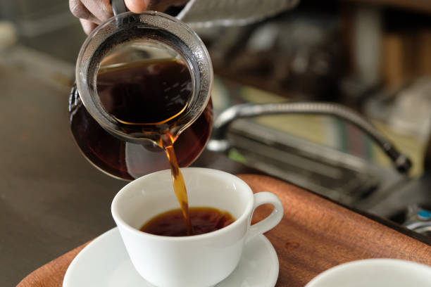 istock How to make coffee 19: Pour the coffee into the cup 1242391925