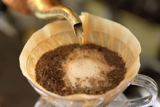 istock How to make coffee 16: Pour hot water into the coffee 1242392411