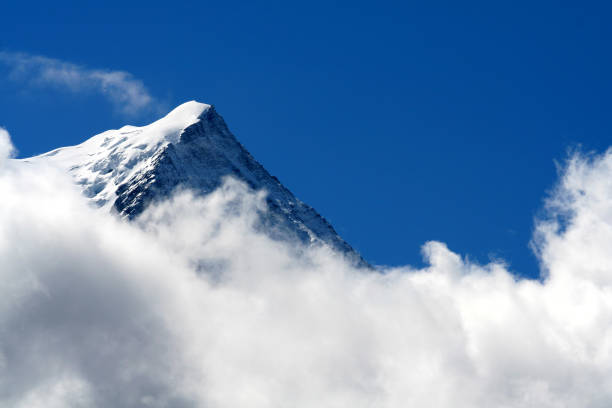 mont blanc - crevasse glacier snow european alps photos et images de collection