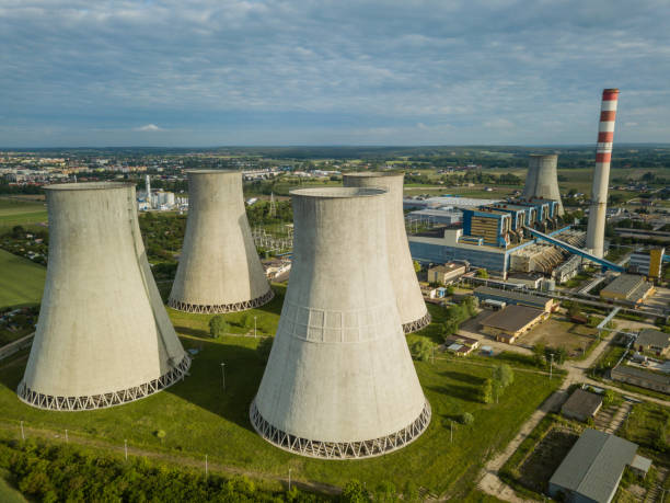 발전소 쿨러 굴뚝. - environment risk nuclear power station technology 뉴스 사진 이미지