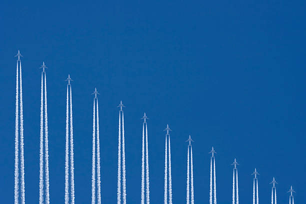 flugzeug fliegen in den blauen himmel und diagramm bild - himmel grafiken stock-fotos und bilder
