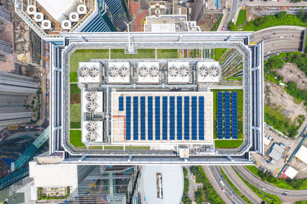 sistema solar no telhado em hong kong - factory building - fotografias e filmes do acervo