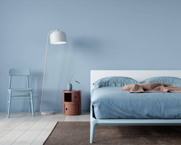 интерьер спальни в светло-голубом цвете с минималистской кроватью - showcase interior inside of domestic room indoors стоковые фото и изображения