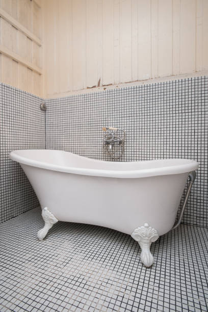 istock Vintage bath tub 1243478298