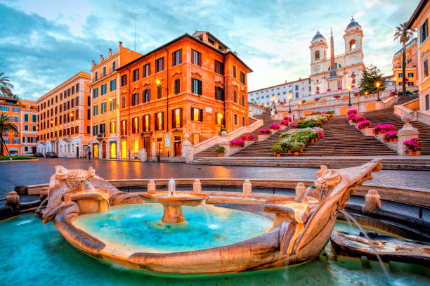 イタリア、ローマのスパーニャ広場。午前中にスペイン語のステップ。ローマの建築とランドマーク。 - piazza di spagna spanish steps church trinita dei monti ストックフォトと画像