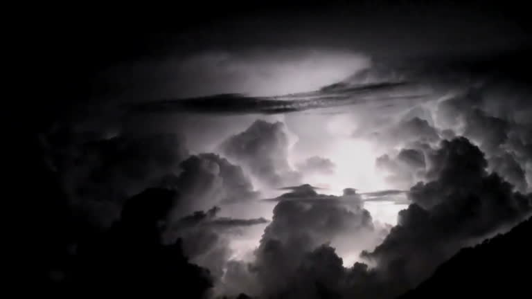 The Perfect Storm; spectacular thunderbolts and lightnings