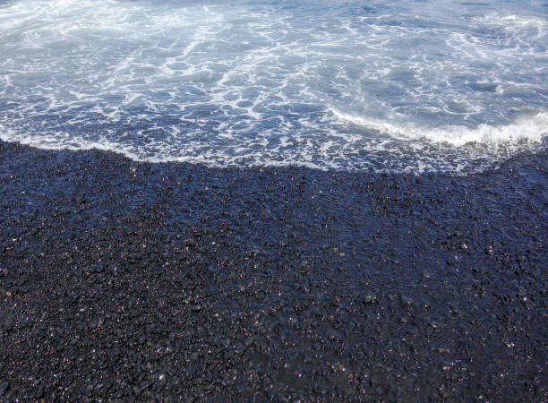 блэк-санд-бич - black sand beach hawaii islands maui стоковые фото и изображения