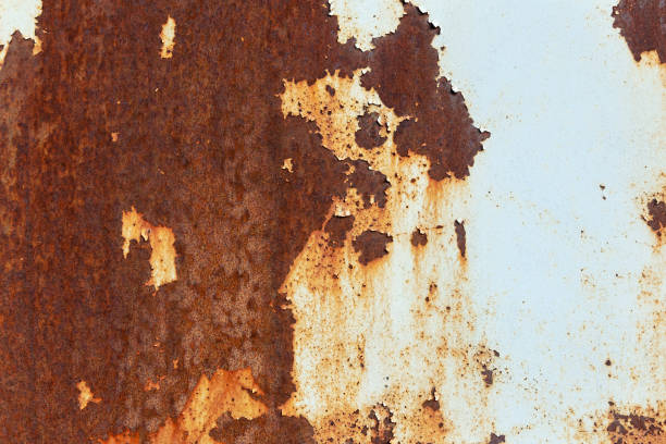 старый ржавый текстурированный металлический лист - peeling paint abandoned old стоковые фото и изображения