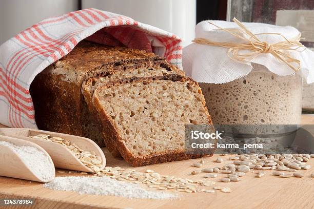 Pane Di Segale - Fotografie stock e altre immagini di Fetta - Fetta, Soda bread, Alimentazione sana