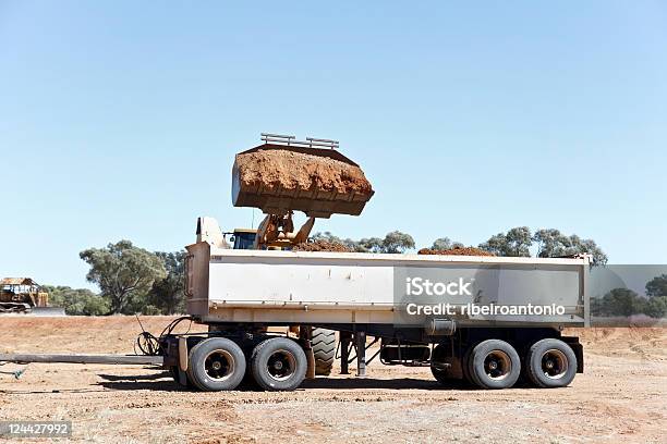 Photo libre de droit de Les Camions banque d'images et plus d'images libres de droit de Australie - Australie, Poids lourd, Réparer