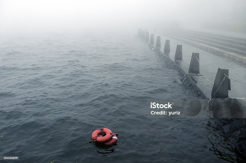 Schlechtes Wetter am Ufer - Lizenzfrei Sinken Stock-Foto