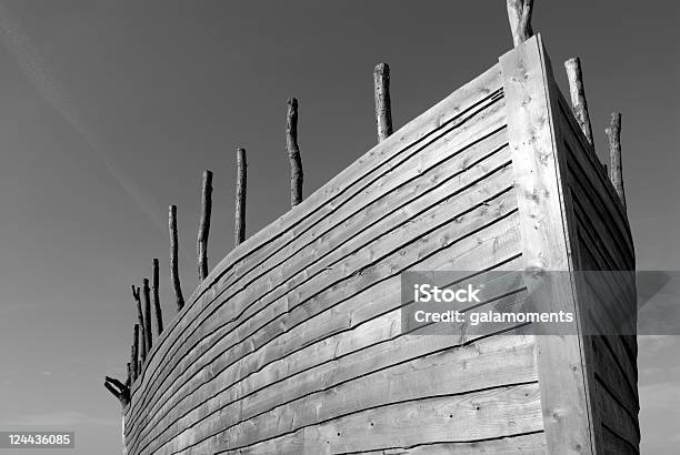 Nave In Legno - Fotografie stock e altre immagini di Nave vichinga - Nave vichinga, Arca di Noè, Bianco e nero