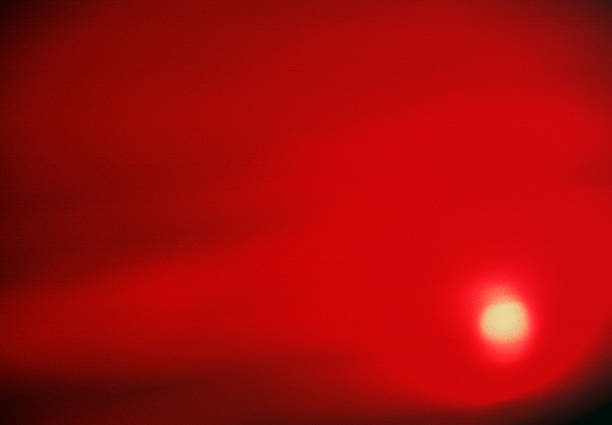 cielo rosso sangue - heat haze illusion desert heat foto e immagini stock