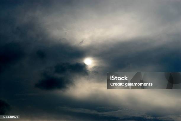 Circular De Sol Foto de stock y más banco de imágenes de Ambiente atmosférico - Ambiente atmosférico, Cielo, Cielo dramático