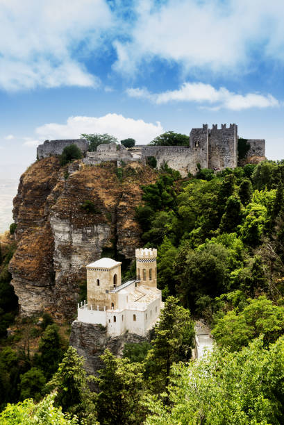 erice (trapani) sicilia - trapani sicily erice sky fotografías e imágenes de stock