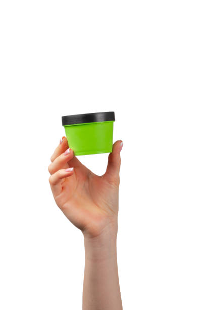 흰색 배경에 고립 된 화장품 플라스틱 튜브를 들고 손 - jar human hand moisturizer packaging 뉴스 사진 이미지