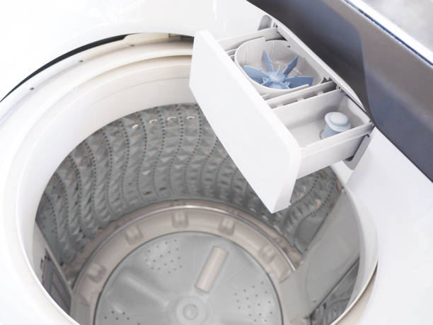 top-ansicht der weißen waschmaschine - drummachine stock-fotos und bilder
