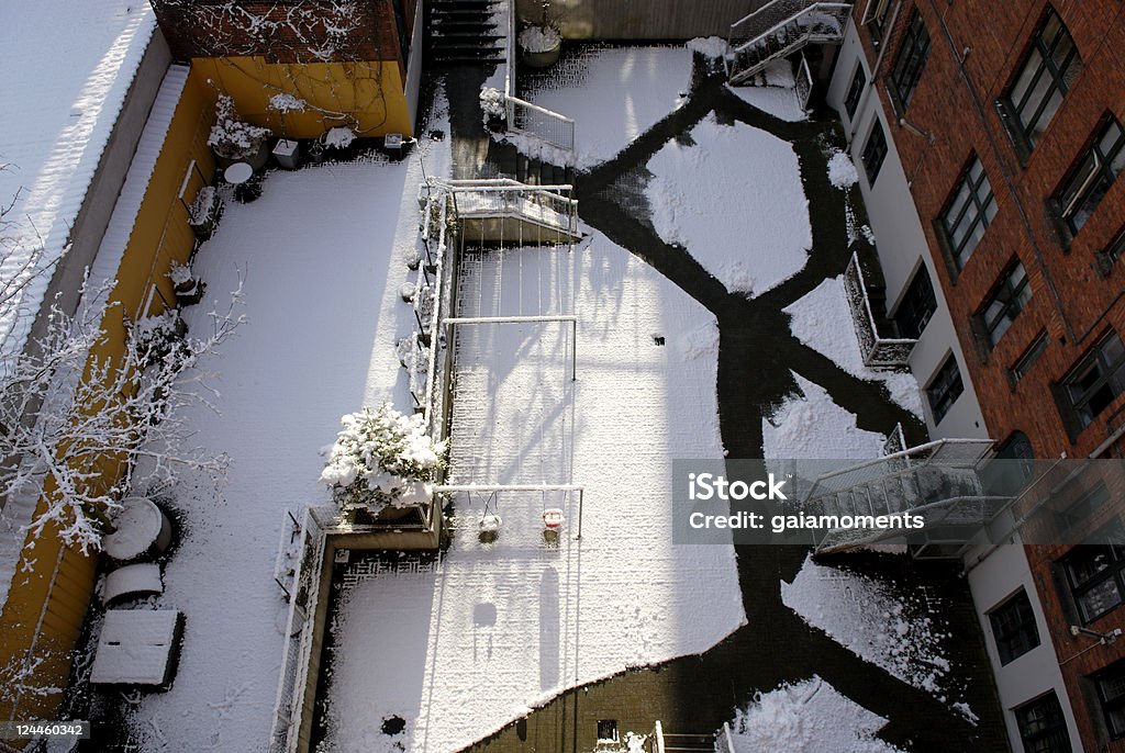 Backyard no inverno - Foto de stock de Arquitetura royalty-free