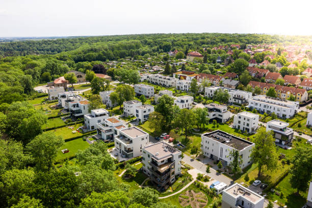 vista aérea de las casas modernas - bauhaus architecture fotografías e imágenes de stock