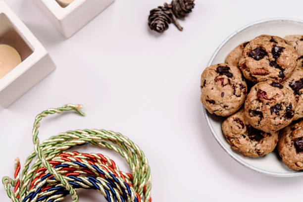 świąteczne ciasteczka wiśniowe, cynamonowe i czekoladowe - dried cherries zdjęcia i obrazy z banku zdjęć