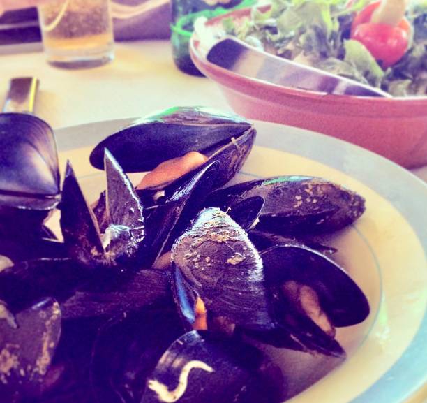 Plate of fresh mussels