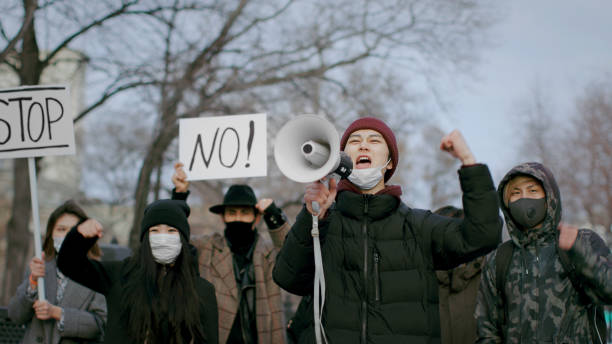 코비드-19에 대한 아시아 폭동. 아시아 2019-ncov에서 중국 반군. 분노 사람들 중국 - protest political rally crowd placard 뉴스 사진 이미지