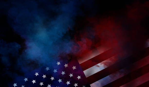 國旗美國背景設計的獨立,退伍軍人,勞工,紀念日。黑色背景上的彩色煙霧 - 國家名勝 圖片 個照片及圖片檔