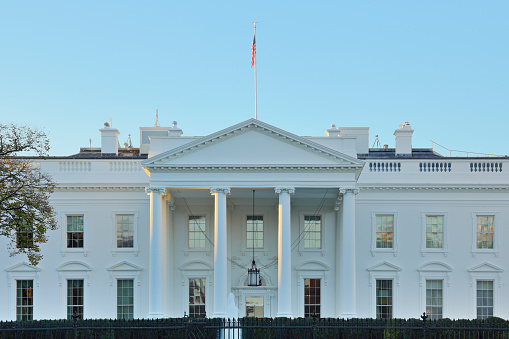 Day time view of the northern facade of the white house featuring its classical portico with columns. The White House - US president’s official residence - is located at 1600 Pennsylvania Avenue. The neoclassical building - built between 1792 and 1800 - has been the residence of all U.S. President since John Adams.