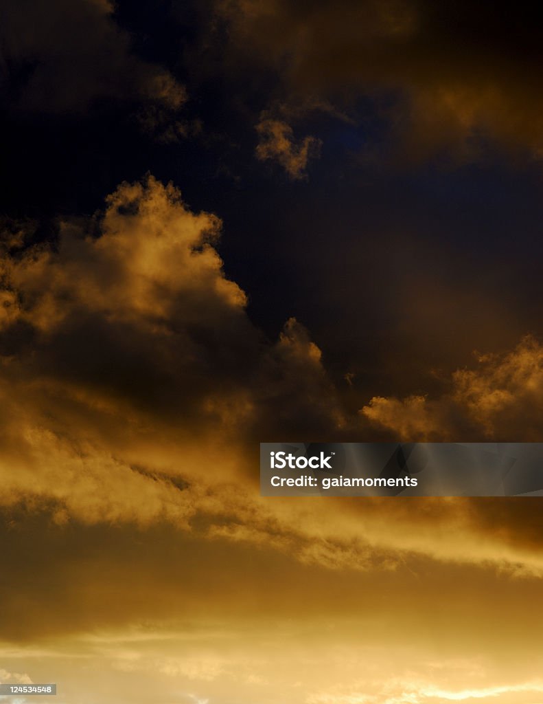 Tempesta nuvole al tramonto - Foto stock royalty-free di Arancione