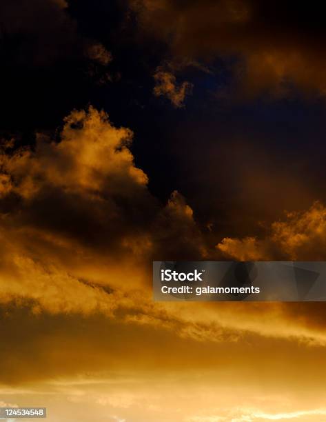Tempesta Nuvole Al Tramonto - Fotografie stock e altre immagini di Arancione - Arancione, Cattivo presagio, Cielo