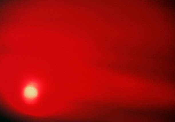 astratto rosso tramonto - heat haze illusion desert heat foto e immagini stock