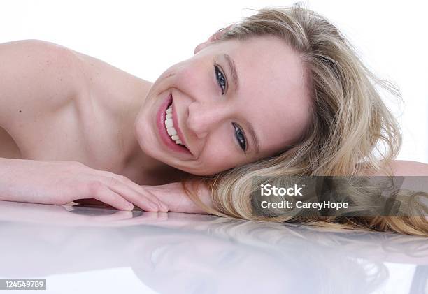 Bellissima Donna - Fotografie stock e altre immagini di Adulto - Adulto, Allegro, Beautiful Woman