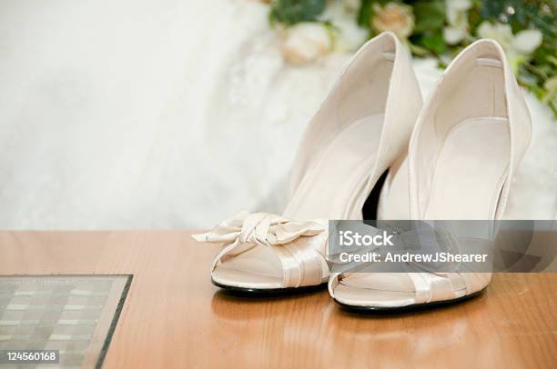 Sposa Matrimonio Scarpe - Fotografie stock e altre immagini di Abbigliamento - Abbigliamento, Abito da sposa, Adulto