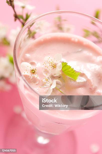 Milchshake Stockfoto und mehr Bilder von Atelier - Atelier, Baumblüte, Beere - Obst