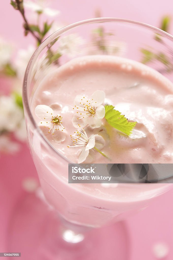 La leche agitar - Foto de stock de Batido de frutas libre de derechos