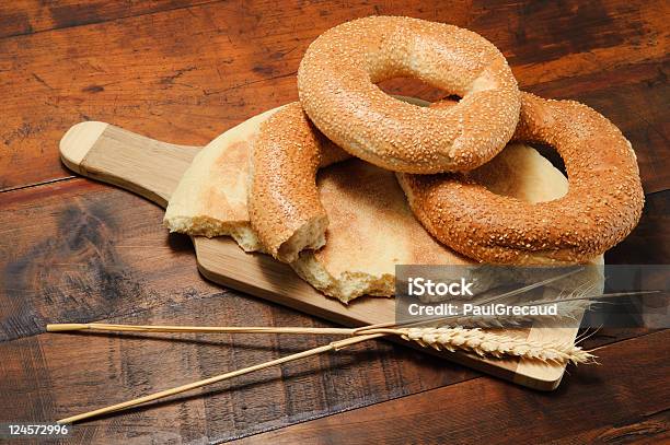 Pan Foto de stock y más banco de imágenes de Alimento - Alimento, Anticuado, Avena - Cereal de desayuno