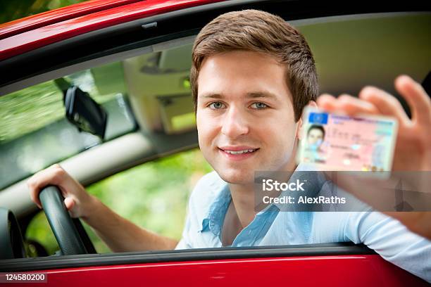 Carta De Condução - Fotografias de stock e mais imagens de Carta de Condução - Carta de Condução, Adolescente, Conduzir