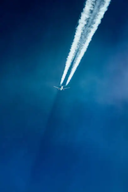 Photo of Airliner with Contrail