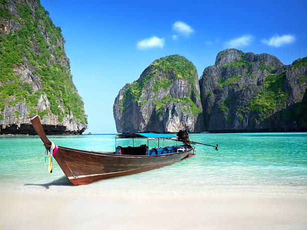 istock Boat on the beach of Phi Phi Island in Maya bay 124586039