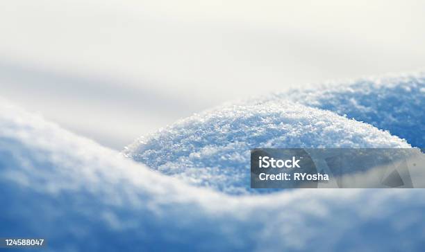 Foto de Fofo Neve Acumulada Pelo Vento e mais fotos de stock de Abstrato - Abstrato, Branco, Cena de tranquilidade