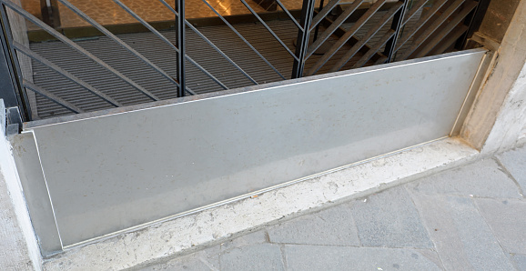 bulkhead in stainless steel in Venice to protect the store by the high tide